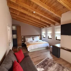 Ajet , Korce Albania