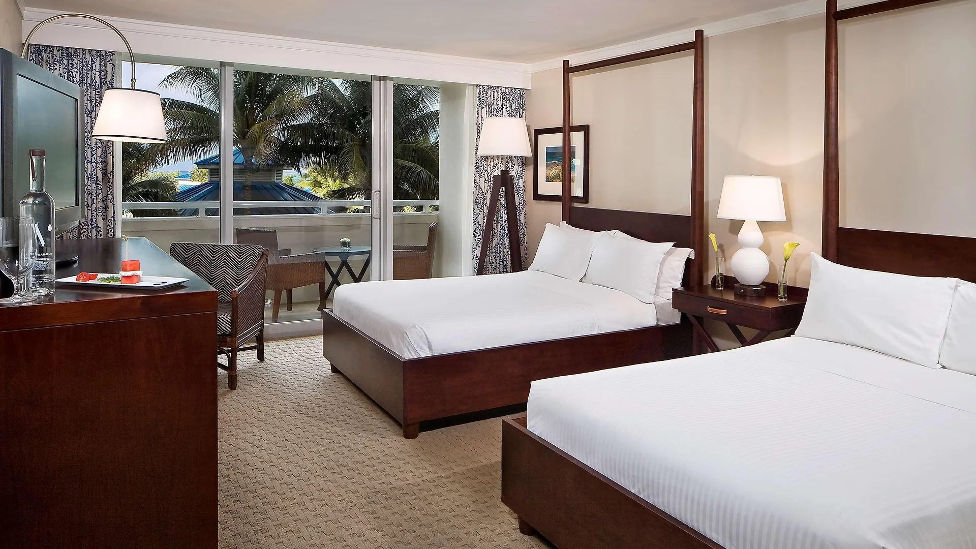 Melia Nassau Beach 4*,